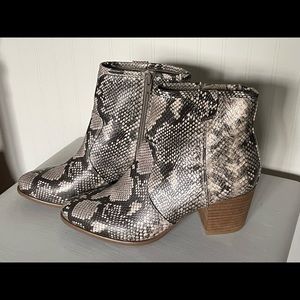 Carlos Santana snake skin ankle boots